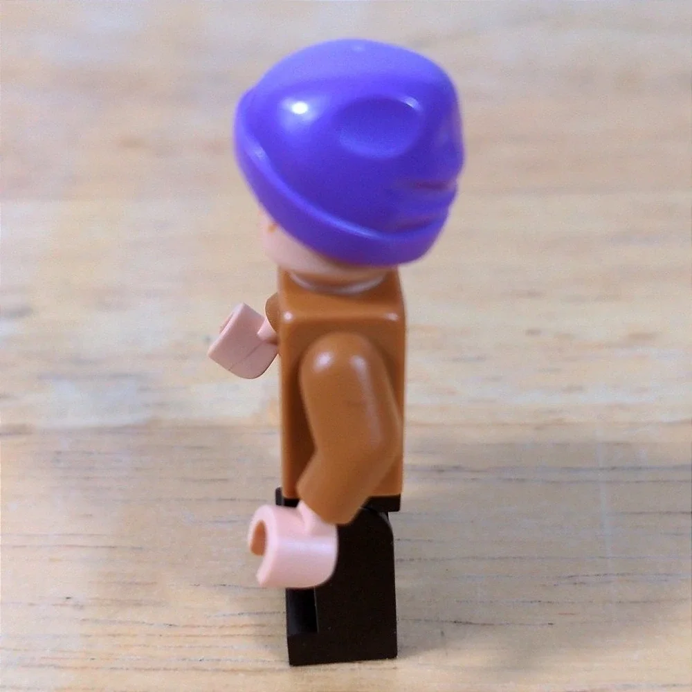 LEGO Minifigure Brown Jacket Purple Beanie City‎ Streetwear Y2K Excellent